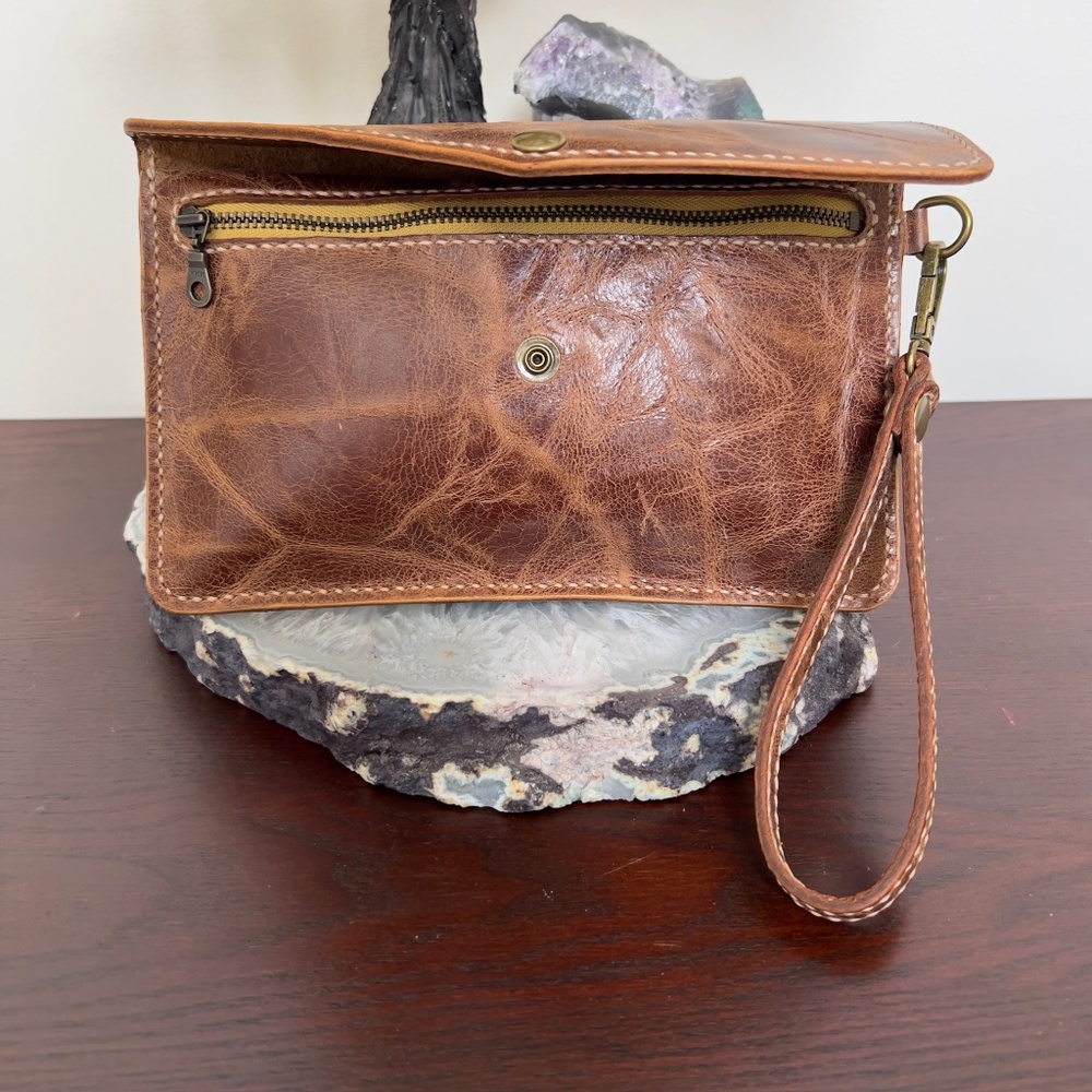 Handmade Honey Brown Leather Clutch, Detach Strap, Antique Brass Hardware - Picture 3 of 17